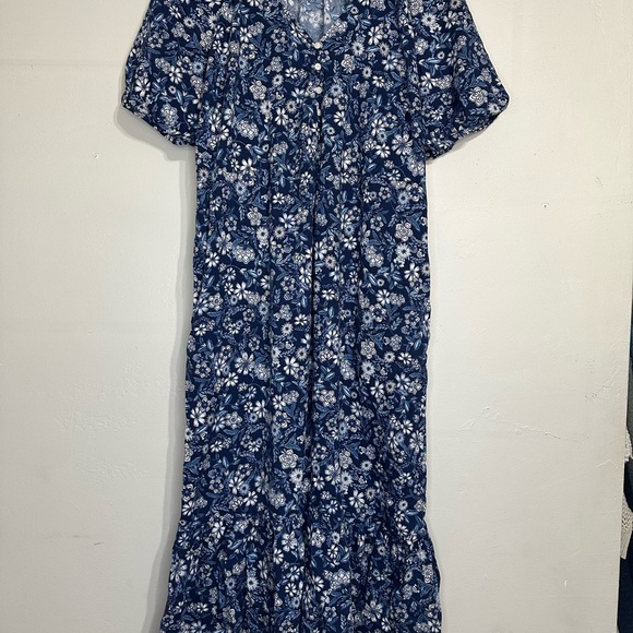 Old Navy Dresses & Skirts - Old Navy Navy Floral Maxi Dress